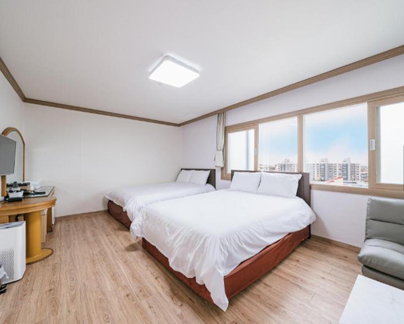 Top Island Hotel Jeju Eksteriør billede