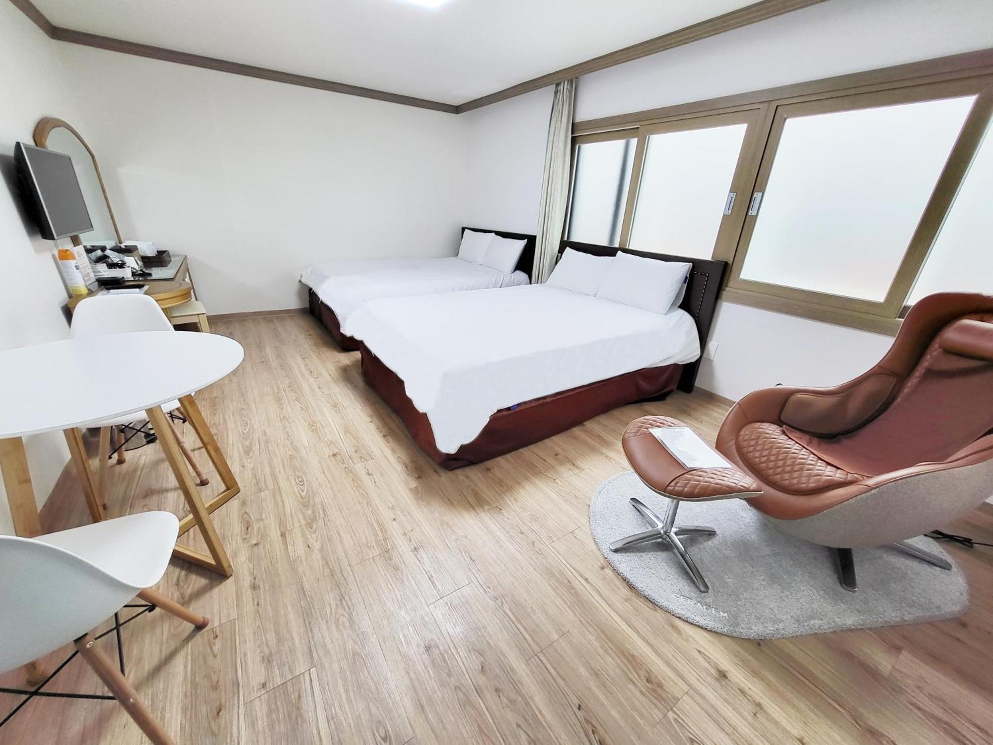 Top Island Hotel Jeju Eksteriør billede